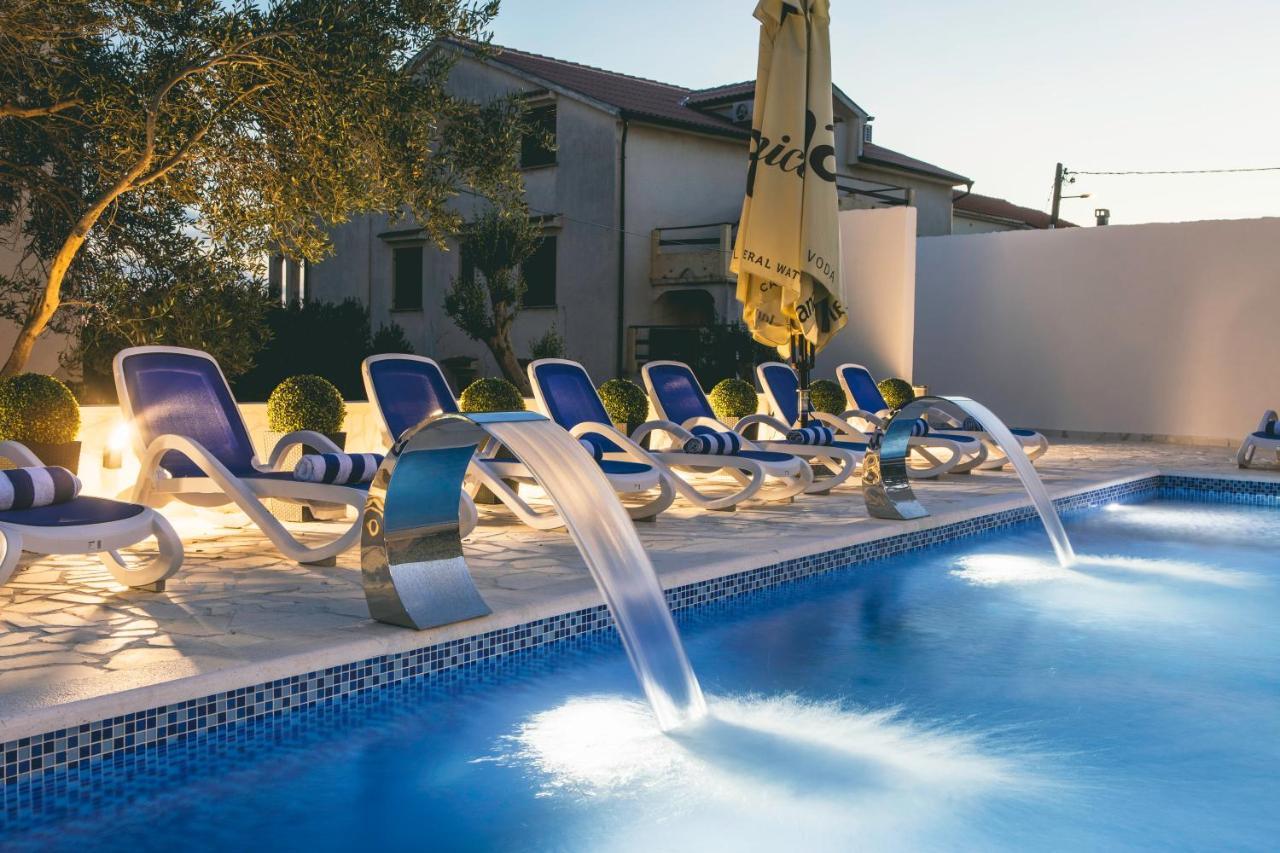 נובליה Villa Royal מראה חיצוני תמונה